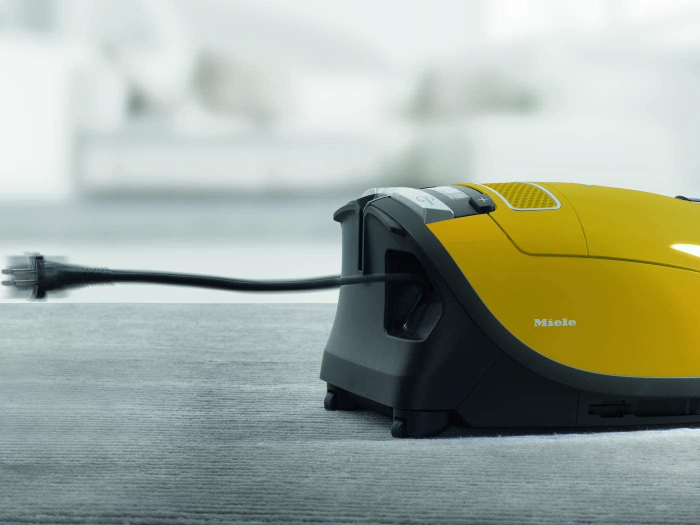 Miele Bagged Vacuum Cleaner Complete C3 Allergy With Hepa Filter, Captures 99.95% Of DUSt, Curry Yellow.