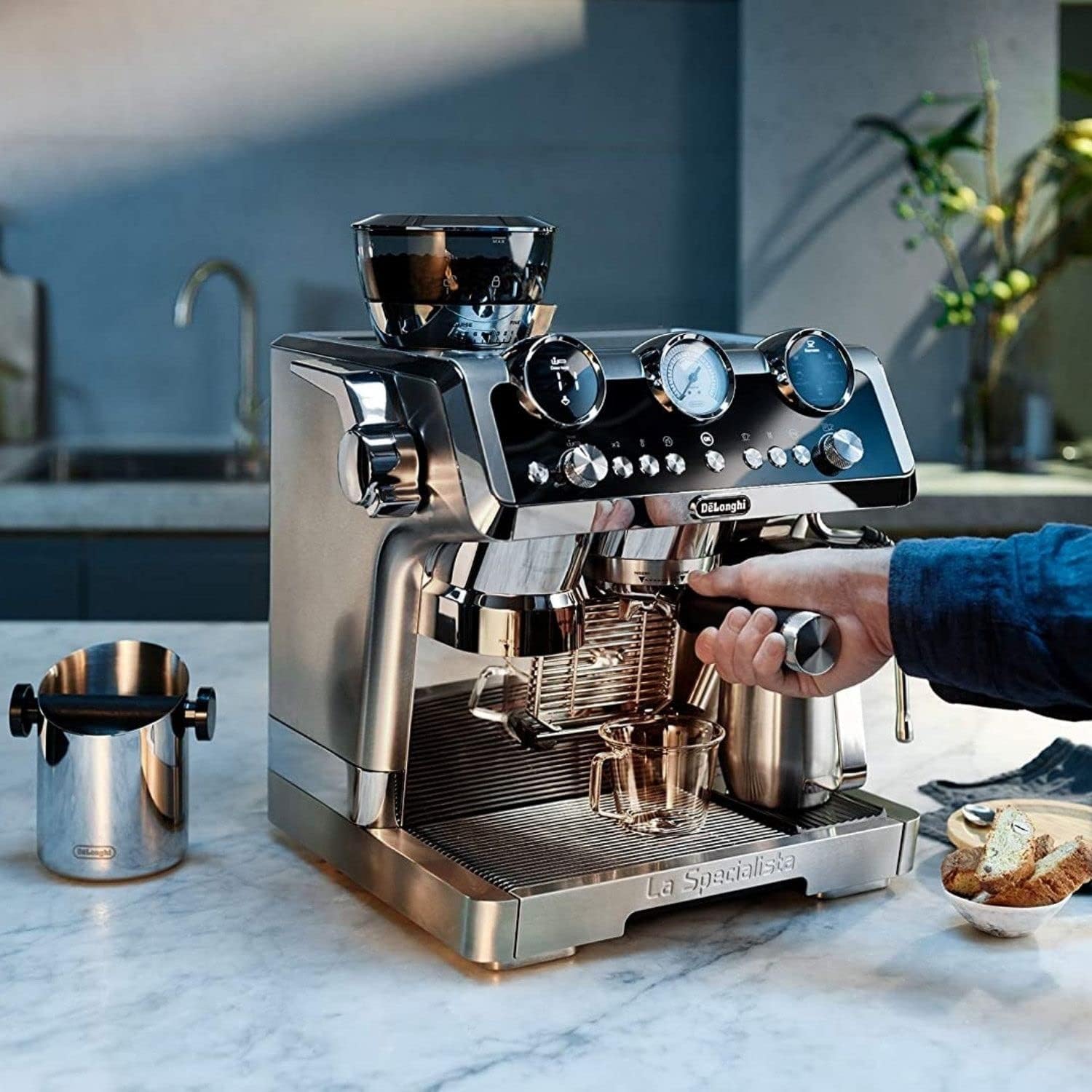 De'Longhi La Specialista Maestro, Pump Espresso Coffee Machine, With Sensor Grinding Technology, Smart Tamping Station, Pre Infusion, Manual and Automatic Milk Frothing Options, EC9665.M (Silver)