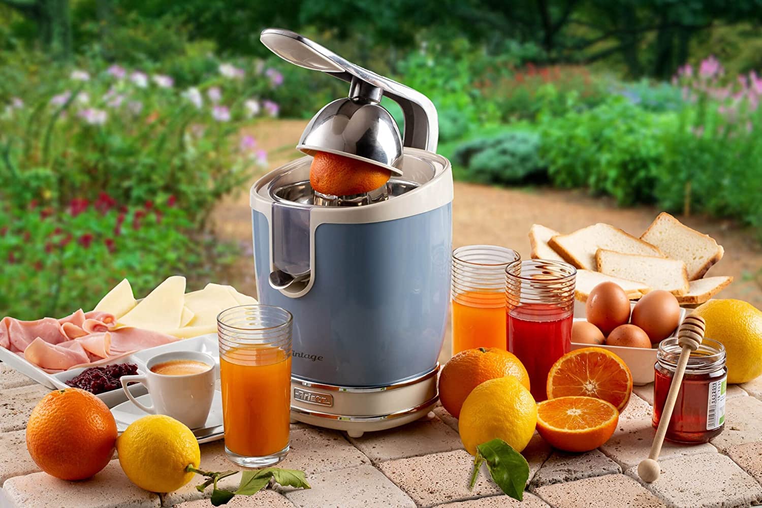 Ariete Vintage Electric Citrus Juicer 600ml, 85W, with Pressure Lever Metal body, 2 Cone Sizes, Non Drip Spout, Silent Motor, for Orange عصارة حمضيات من اريتي بلون ازرق كفالة لعام واحد