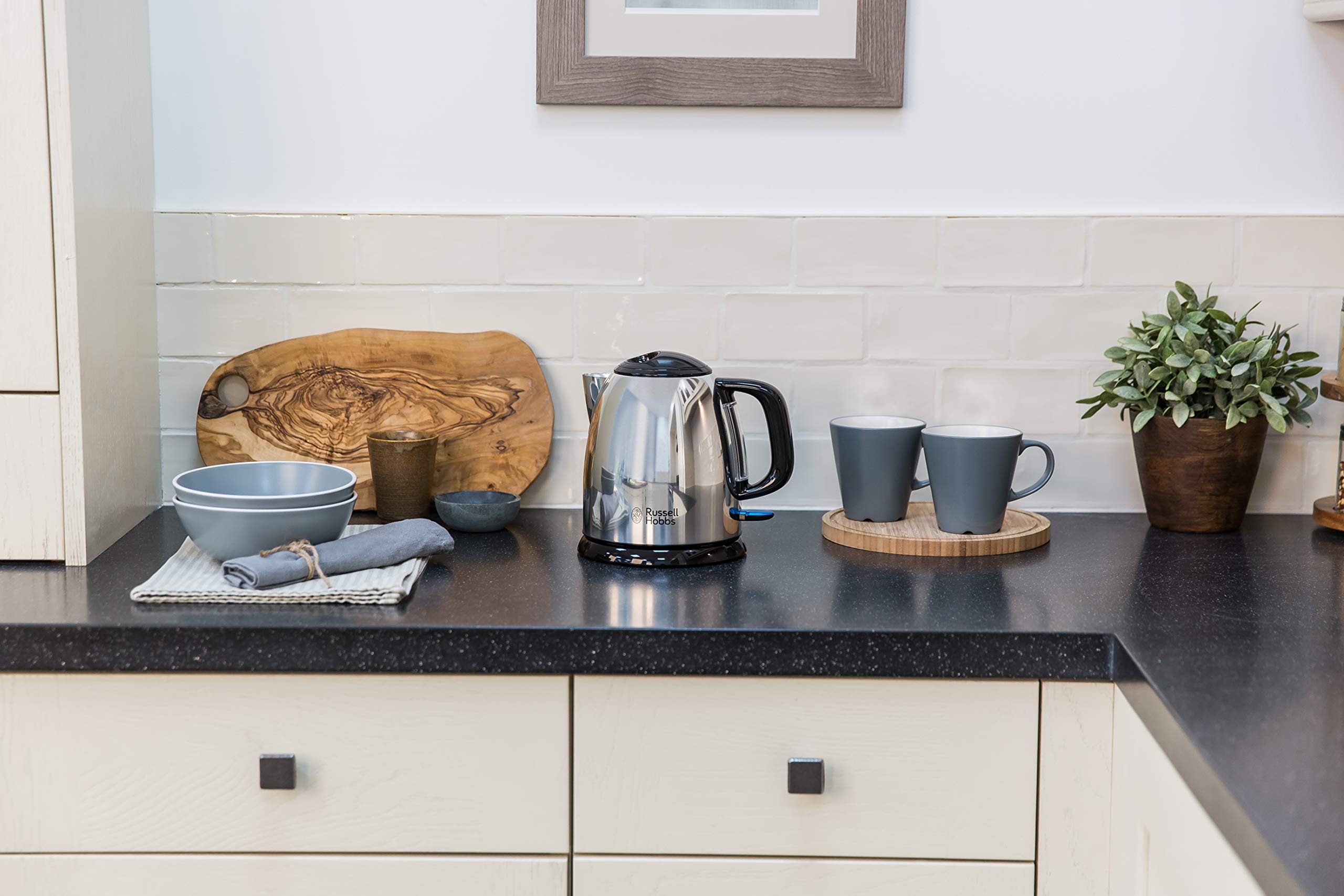 Russell Hobbs Victory Compact Electric Kettle 1L Capacity 2400W  Stainless Steel, Removable Filter غلاية كهربائية لاسلكية كلاسيكية صغيرة 1 لترمن راسل هوبز