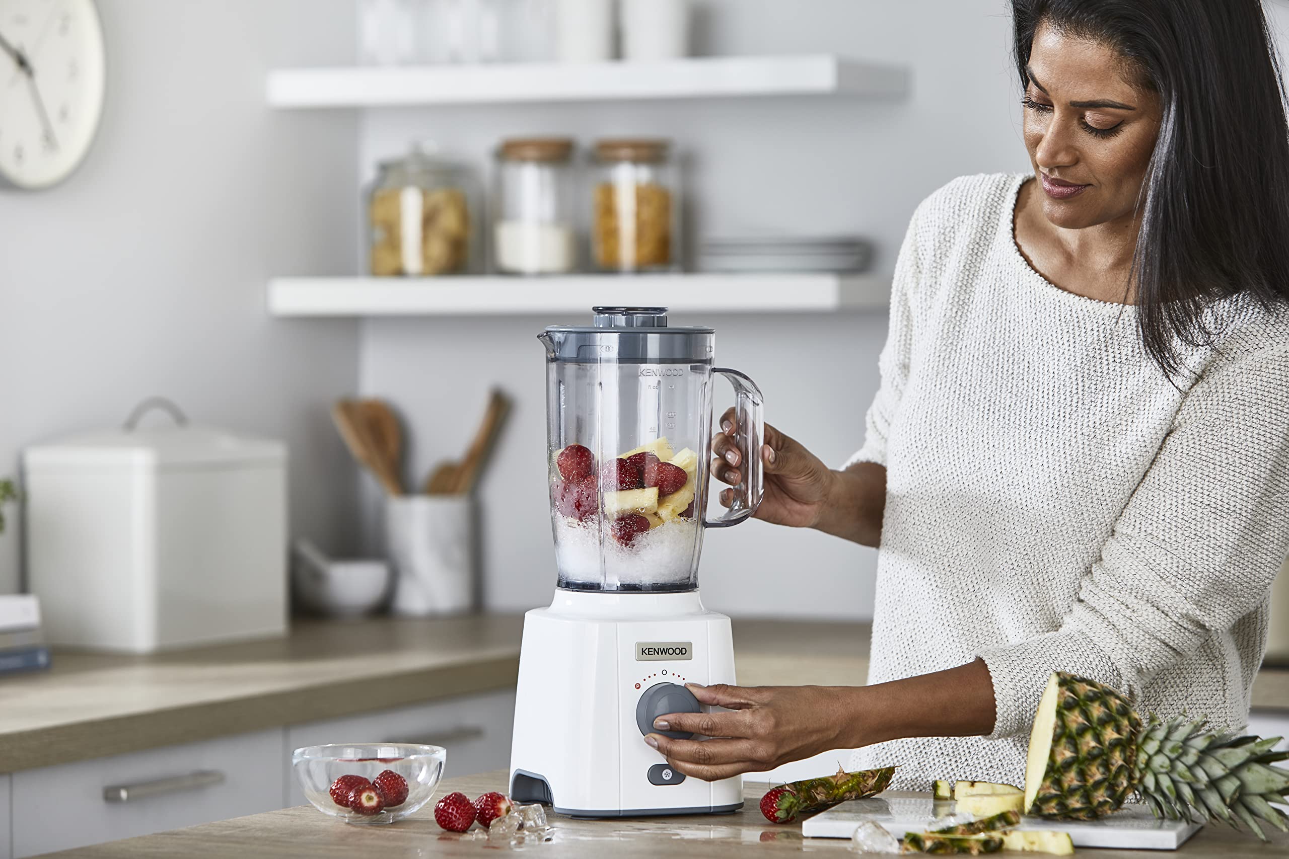 Kenwood Blender 650W Smoothie Blender 1.5L With Extra Blender Jar, Grinder Mill, Grater Mill, Ice Crush Function Blp41.H0Wh White خلاط عصائر بقدرة 650 واط من كينوود بليند اكس-فريش بسعة 1.5 لتر مع مرطبان اضافي ومطحنة ومبشرة ووظيفة سحق الثلج، ابيض
